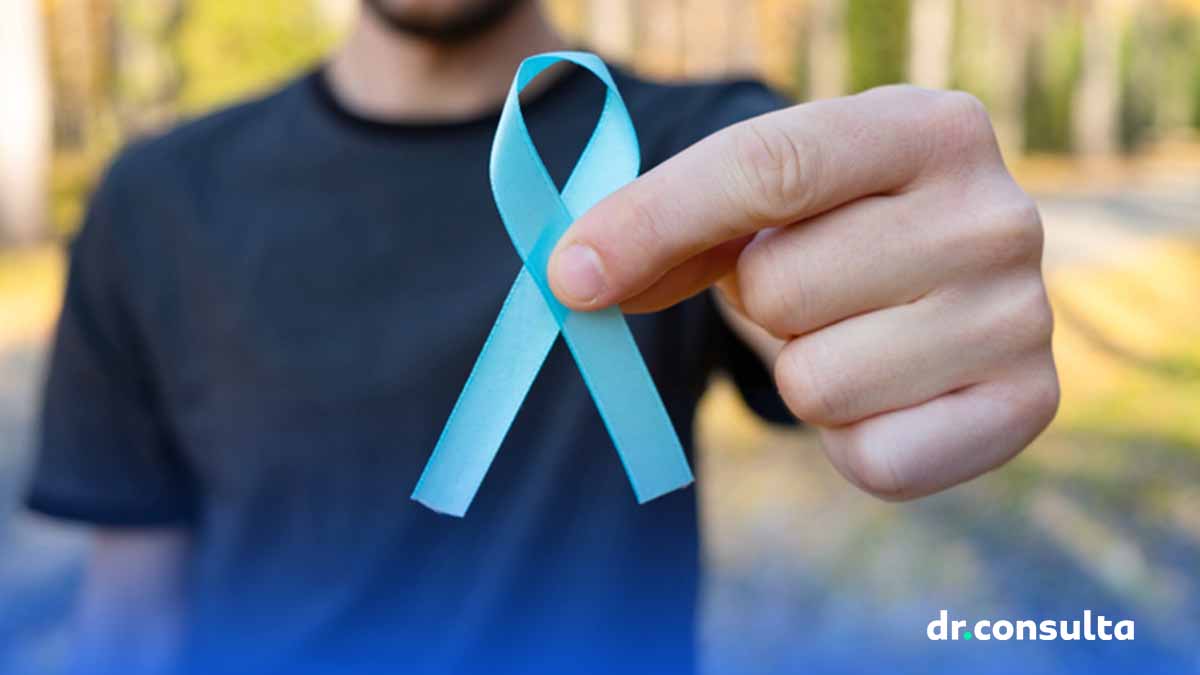 Homem participando da campanha após entender o que é novembro azul