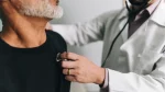 dr.consulta - homem sendo avaliado por um cardiologista