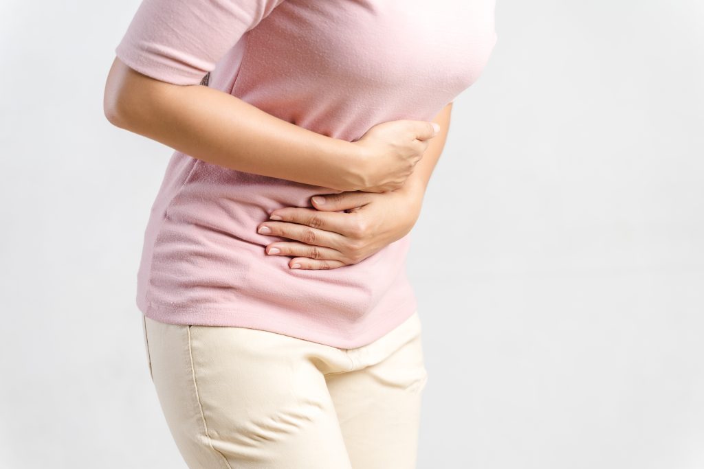 Dor abdominal: principais causas e quando procurar um médico