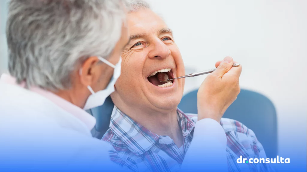 dr.consulta - cuidados com a saude bucal, dentista avaliando paciente em consultorio, cuidados com a saude bucal