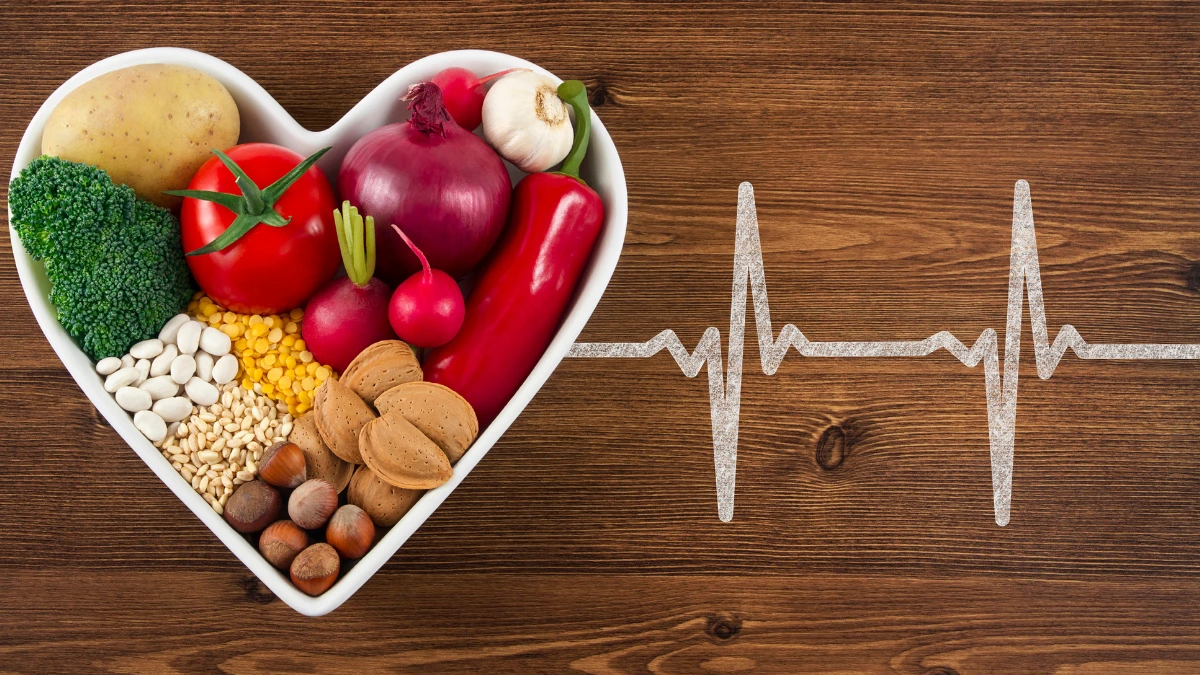 dr.consulta - Na imagem, cumbuca em forma de coração reúne alimentos bons para o coração.