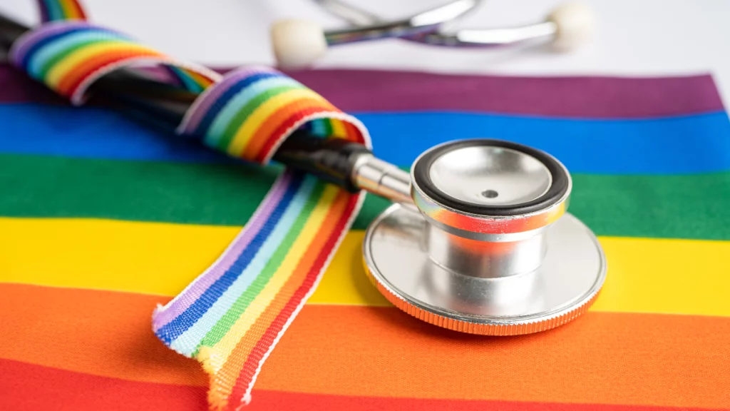 dr.consulta - saúde e cuidados com o público LGBTQIAPN+, bandeira e estetoscópio, exames pré-nupciais, cuidados preventivos