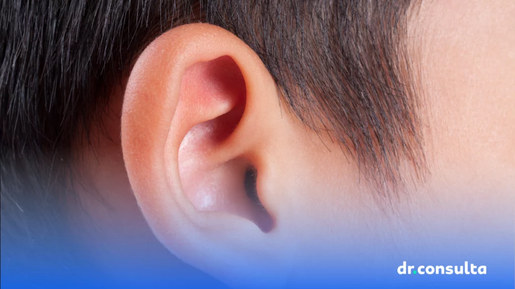 Entenda as causas de secreção no ouvido de crianças