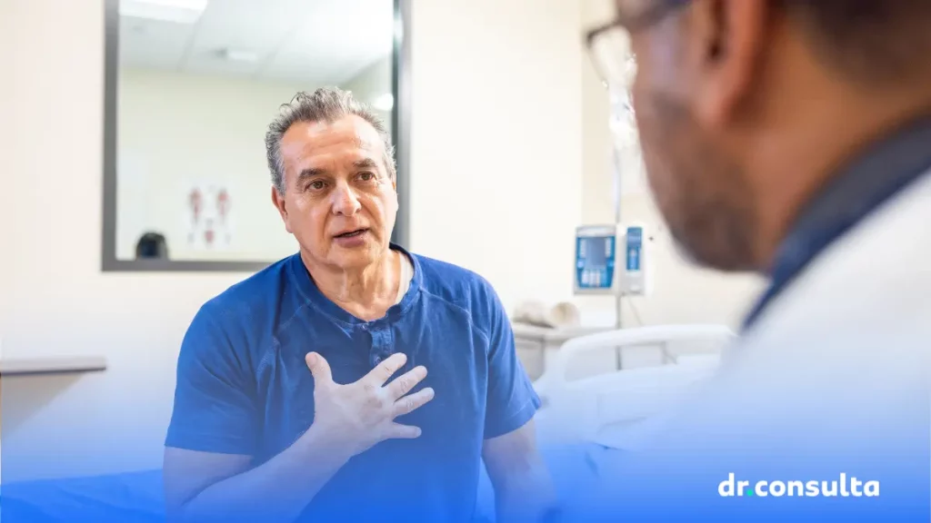 dr.consulta - homem em ambiente médico recebendo orientação de um profissional de saúde sobre os cuidados com a saúde masculina, como fazer a peniscopia