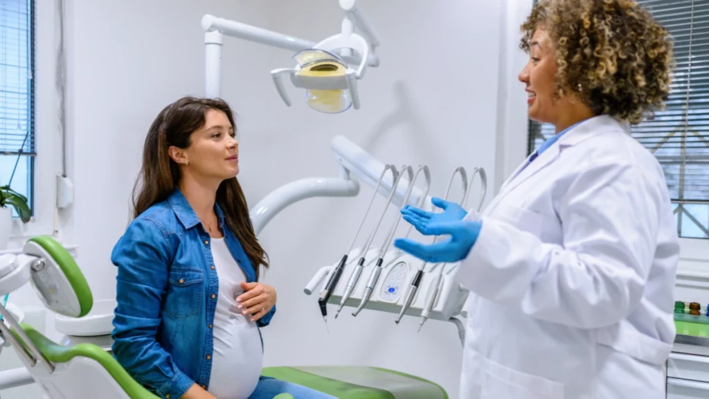 dr.consulta - mulher passando no destista durante a gestação, avaliação odontológica