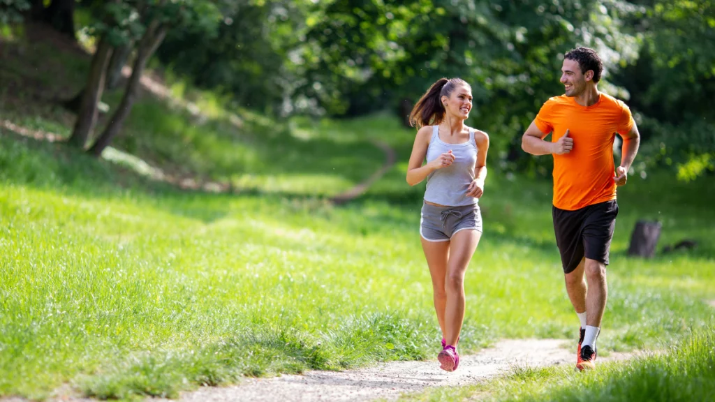 dr.consulta - homem e mulher fazendo corrida ao ar livre, exercícios para diabéticos, cuidados com a saúde