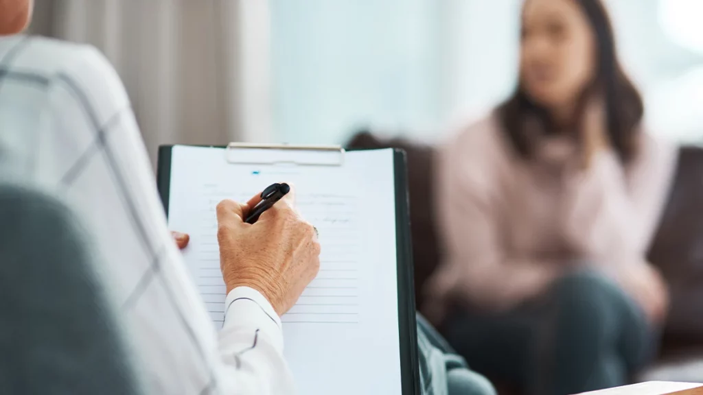 dr.consulta - mulher sendo atendida em consulta com psicólogo, atendimento psicológico para diferentes tipos de depressão