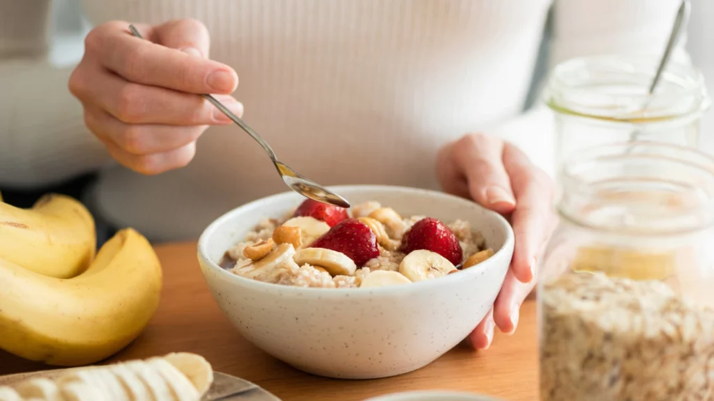 dr.consulta - alimentos para reduzir a ansiedade, banana, aveia, café da manhã para beneficiar a saúde mental