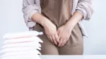 dr.consulta - mulher com as mãos na parte íntima, proteção, prevenção contra o câncer vulvar