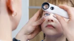 dr.consulta - criança sendo avaliada por um oftalmologista para identificar as causas do nistagmo