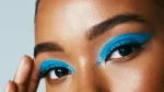 dr.consulta - Na imagem, par de olhos com a saúde ocular preservados. Eles são de pessoa negra com sombra azul em destaque.