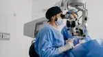 dr.consulta - NA imagem, médico realiza cirurgia de pterígio.