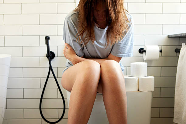 Intestino preso: causas, sintomas e como melhorar